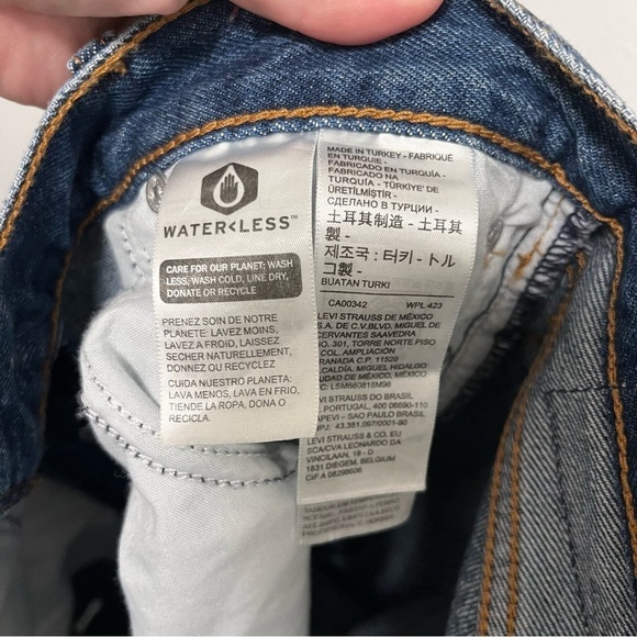 LEVI’S Wedgie Straight Raw Hem Distressed Premium Quality Denim Jeans Size 26 - Picture 10 of 11